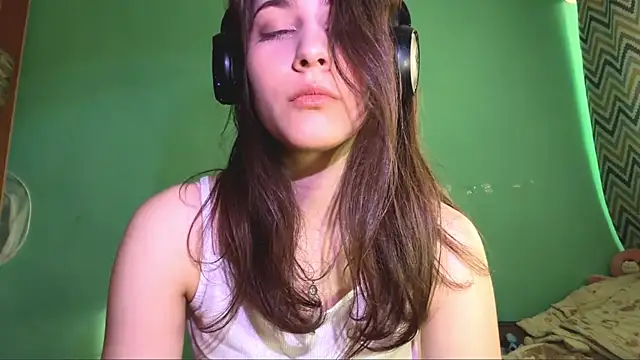 Marywalce online show from April 2026 01:37:02 PM