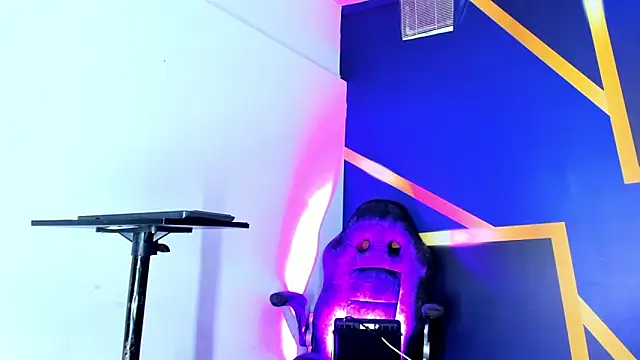 Molly Spears  online show from May 2026 12:35:01 PM