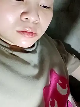 Snapshot of Anne-Rose chatting on April 2026 01:11:02 AM Anne-Rose online show from April 2026 01:11:02 AM