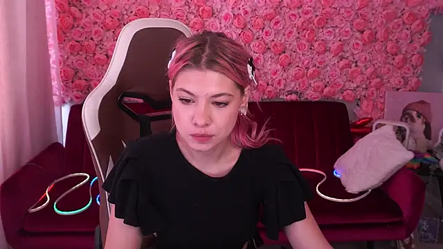 Snapshot of PinkyTrix chatting on June 2026 12:46:02 PM PinkyTrix online show from June 2026 12:46:02 PM
