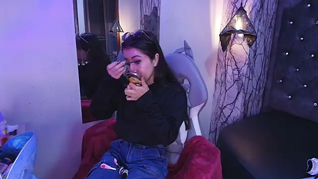 Snapshot of VictoriaSky_ chatting on April 2026 11:33:01 AM VictoriaSky online show from April 2026 11:33:01 AM