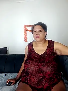 Snapshot of BUSTYQUEEN56_ chatting on April 2026 02:18:01 AM BUSTYQUEEN56 online show from April 2026 02:18:01 AM