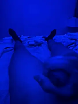 Snapshot of AlphaDesir chatting on April 2026 04:44:02 PM AlphaDesir online show from April 2026 04:44:02 PM