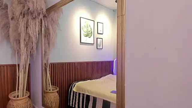 AMBERBENELLI online show from April 2026 07:31:01 AM