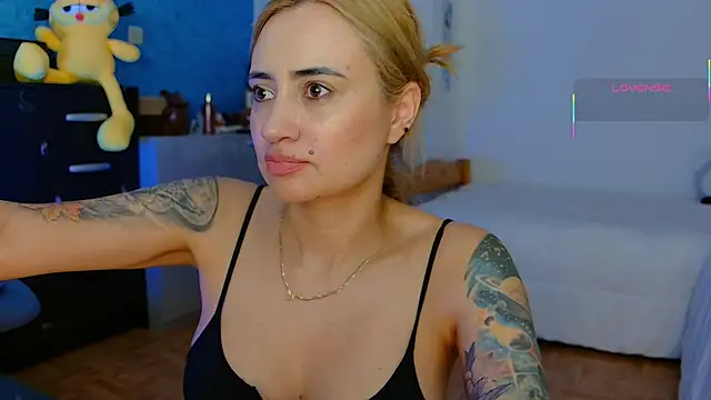 pennyyy  online show from May 2026 10:29:02 PM