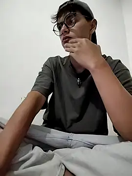 Snapshot of Camilo_hot21 chatting on April 2026 06:18:01 AM Camilo hot21 online show from April 2026 06:18:01 AM