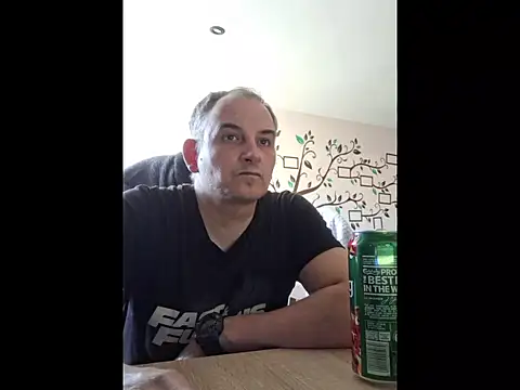 Snapshot of Piotr481 chatting on April 2026 03:31:02 PM Piotr481 online show from April 2026 03:31:02 PM