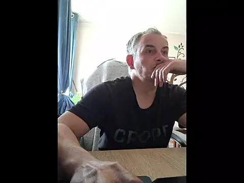 Snapshot of Piotr481 chatting on May 2026 03:52:01 PM Piotr481 online show from May 2026 03:52:01 PM