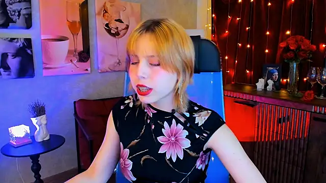 VivienneHebert online show from April 2026 12:41:01 PM