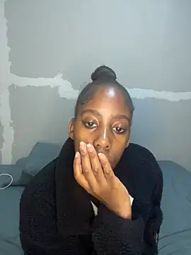 petite bee online show from April 2026 04:59:01 PM