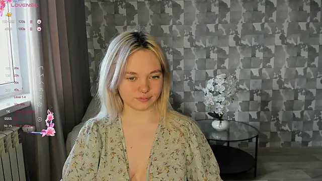 Snapshot of Anna_Delon chatting on April 2026 12:29:02 PM Anna Delon online show from April 2026 12:29:02 PM