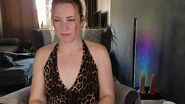 Snapshot of Sharon_Red chatting on July 2026 09:14:01 AM Sharon Red online show from July 2026 09:14:01 AM