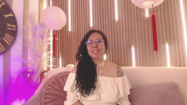 Velvet Curly online show from May 2026 12:23:02 PM