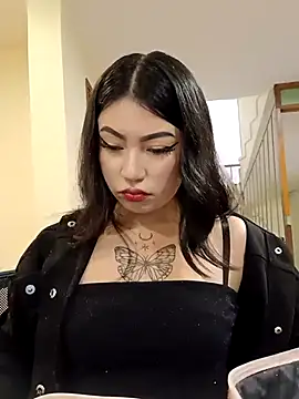 Emiily  Evans online show from April 2026 02:09:01 PM