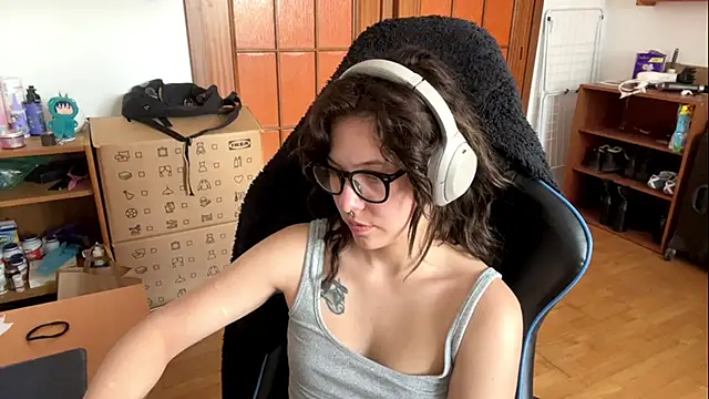 PillowPeachX online show from May 2026 01:30:01 PM