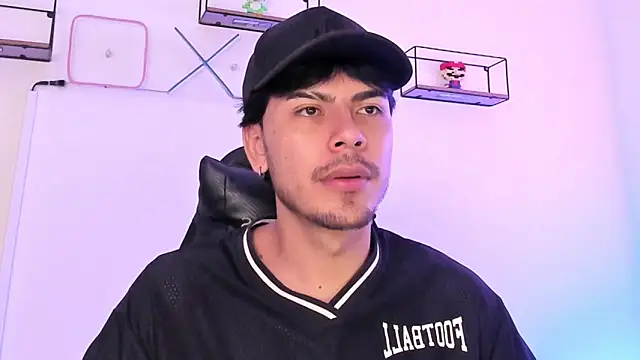 Snapshot of Izack_01 chatting on April 2026 04:47:02 PM Izack 01 online show from April 2026 04:47:02 PM