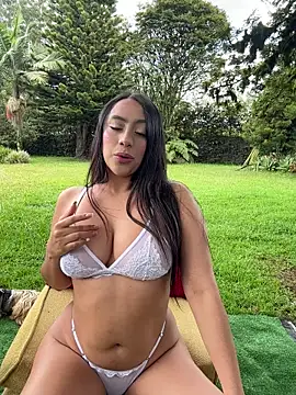 JuliettaGmz online show from June 2026 04:02:02 PM