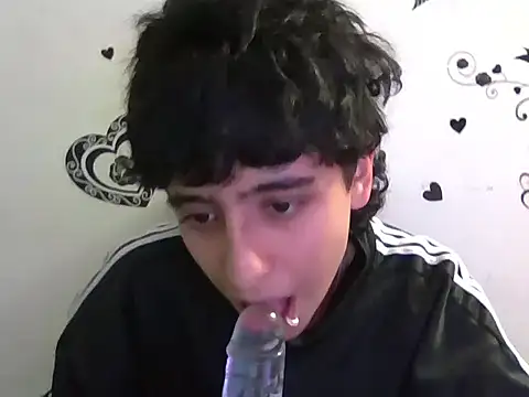 Snapshot of LatinHeatX22 chatting on May 2026 03:33:02 AM LatinHeatX22 online show from May 2026 03:33:02 AM