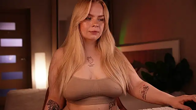 Snapshot of LisaLove3 chatting on July 2026 07:43:01 AM LisaLove3 online show from July 2026 07:43:01 AM