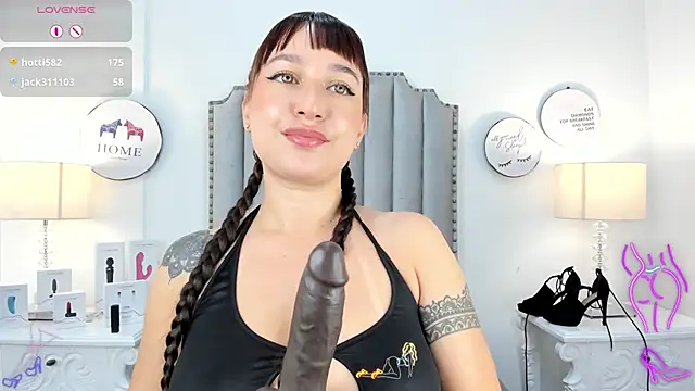 Snapshot of katherine_glow chatting on April 2026 03:08:01 PM katherine glow online show from April 2026 03:08:01 PM