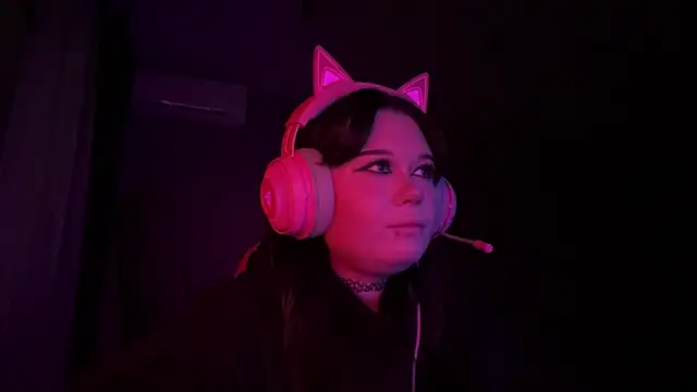 Snapshot of Alinalovelove chatting on April 2026 05:09:02 PM Alinalovelove online show from April 2026 05:09:02 PM