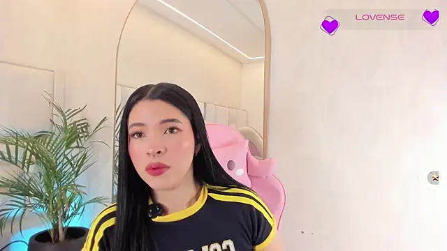 Snapshot of imnikaa_ chatting on June 2026 02:23:02 PM imnikaa online show from June 2026 02:23:02 PM