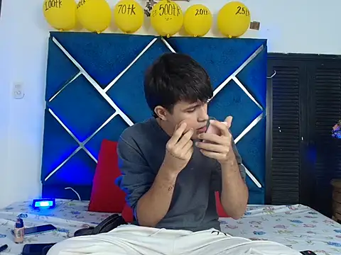 EdwinBoys online show from April 2026 01:26:02 PM