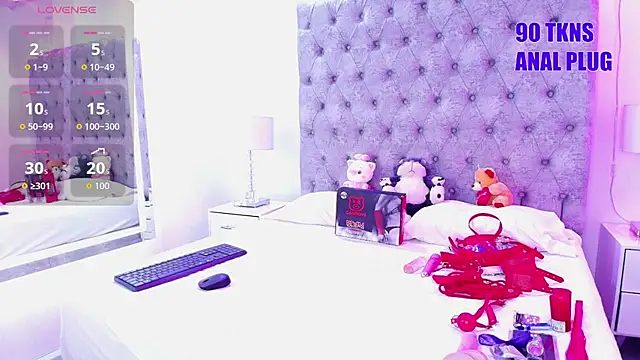 Snapshot of Zoe_M00n chatting on July 2026 07:41:02 PM Zoe M00n online show from July 2026 07:41:02 PM