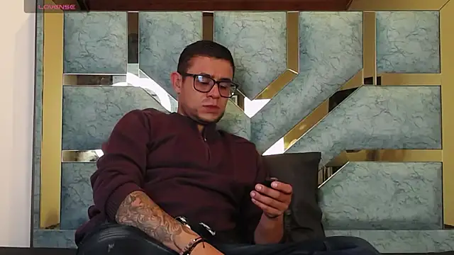 Nickk 21  online show from May 2026 01:29:02 PM