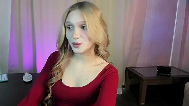 Snapshot of AdelineCrash chatting on April 2026 04:21:02 AM AdelineCrash online show from April 2026 04:21:02 AM