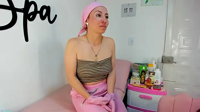 Snapshot of Sara_fun chatting on December 2024 07:31:01 AM Sara fun online show from December 2024 07:31:01 AM