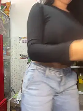 Snapshot of Sara_fun chatting on April 2026 06:32:02 PM Sara fun online show from April 2026 06:32:02 PM