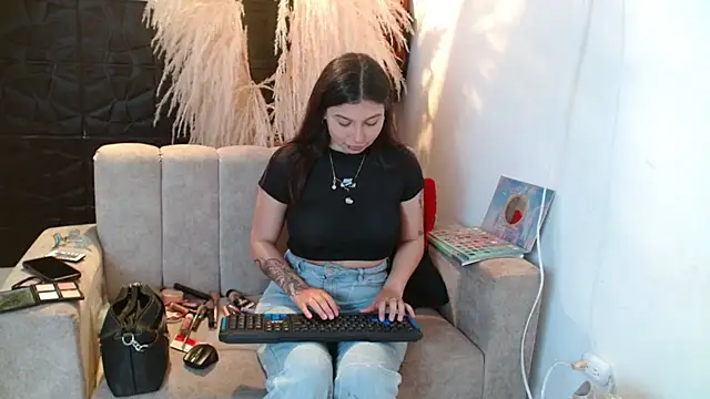 Snapshot of madison16092020 chatting on April 2026 02:18:02 PM madison16092020 online show from April 2026 02:18:02 PM