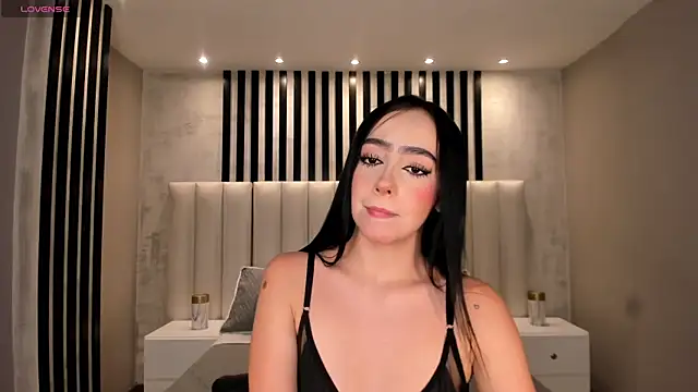 PaulineSanz online show from June 2026 07:17:01 PM