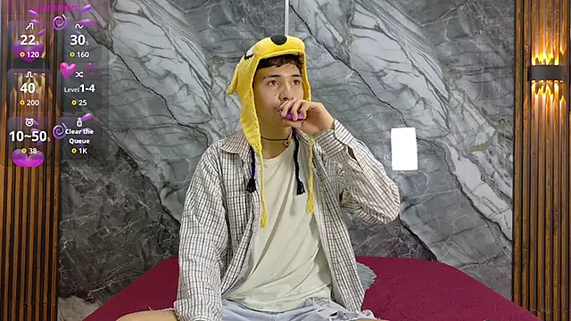 Snapshot of NoahWalker__ chatting on June 2026 11:08:02 AM NoahWalker online show from June 2026 11:08:02 AM