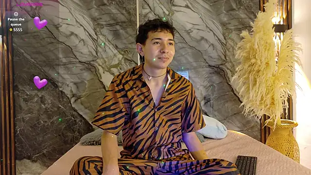 Snapshot of NoahWalker__ chatting on June 2026 10:51:02 AM NoahWalker online show from June 2026 10:51:02 AM