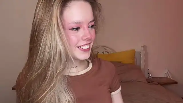 Catrinee online show from May 2026 04:37:01 PM