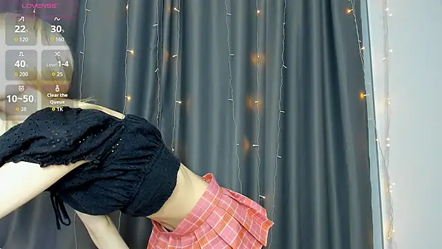 SophiaDarsly online show from April 2026 07:58:01 PM