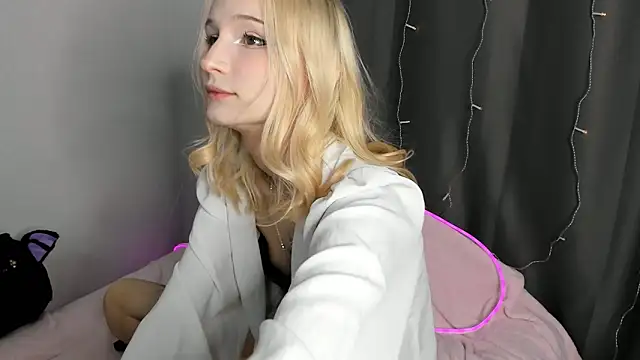 SophiaDarsly online show from May 2026 09:08:02 PM
