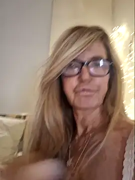 Snapshot of Marianne10 chatting on May 2026 10:50:01 PM Marianne10 online show from May 2026 10:50:01 PM
