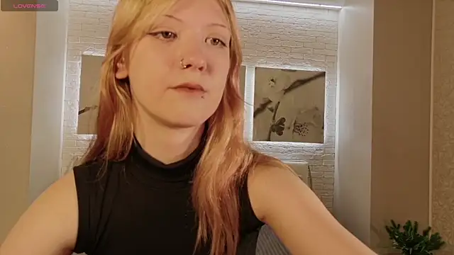 Lina Wi online show from April 2026 08:09:02 PM