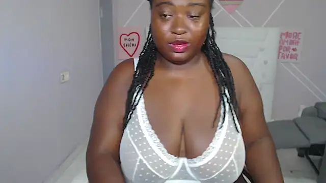 Snapshot of curvyblackwoman chatting on July 2026 07:00:01 AM curvyblackwoman online show from July 2026 07:00:01 AM