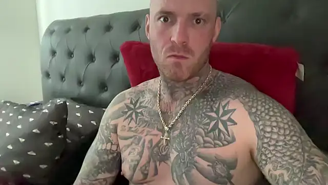 Snapshot of platinum_status chatting on April 2026 02:07:02 PM platinum status online show from April 2026 02:07:02 PM