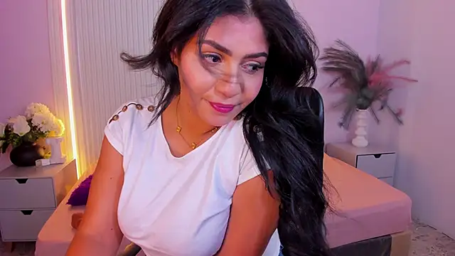 Snapshot of LucyWild8 chatting on May 2026 06:14:01 PM LucyWild8 online show from May 2026 06:14:01 PM
