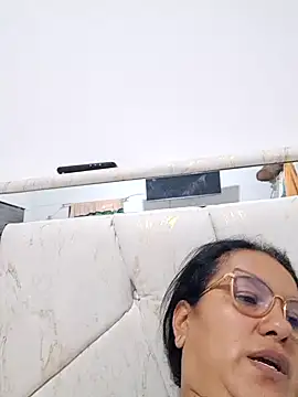 Snapshot of Samanta-42 chatting on July 2026 01:15:01 PM Samanta-42 online show from July 2026 01:15:01 PM