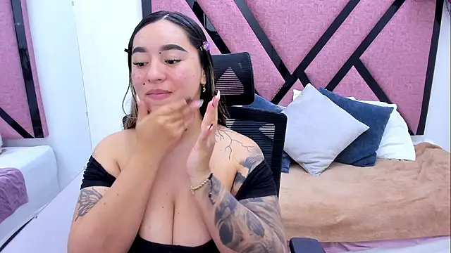 MiaaCastroo online show from July 2026 05:12:02 PM