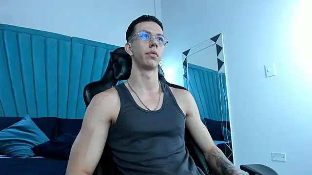 OliverThompsonJS online show from June 2026 04:44:01 AM