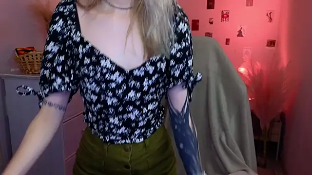 MilaDuales online show from May 2026 12:45:02 PM