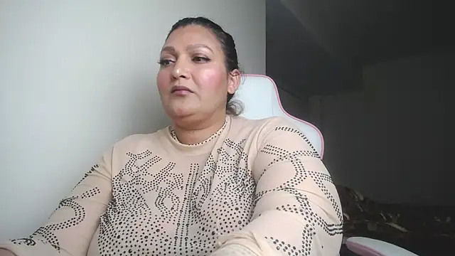 HeyMilani online show from April 2026 10:57:02 PM