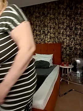 I amVeronicle online show from May 2026 05:21:02 PM